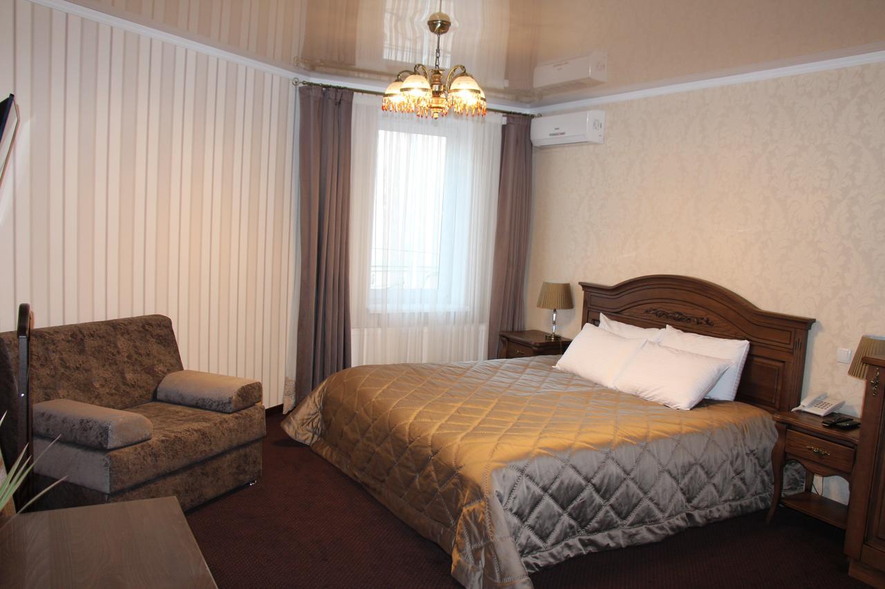 Aristokrat Hotel Виниця Екстериор снимка