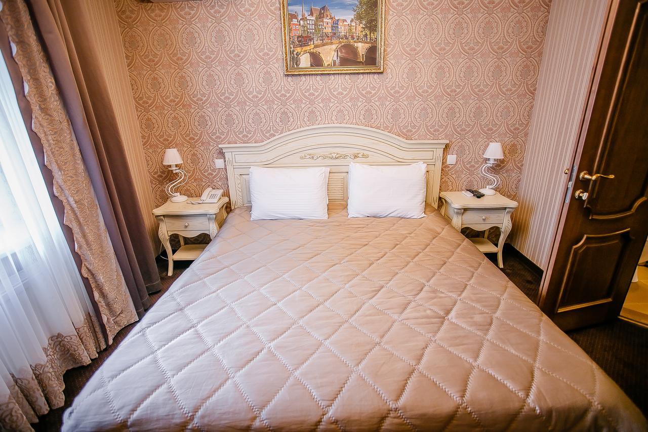 Aristokrat Hotel Виниця Екстериор снимка